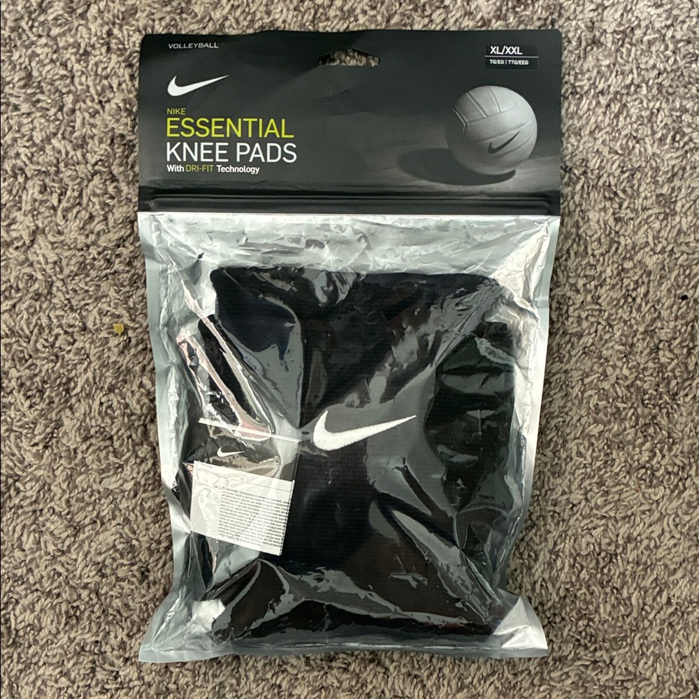 NEW Nike Essential Black Knee Pads with Dri-FIT